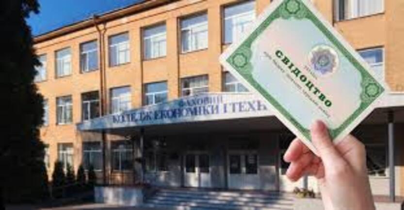 Стосується батьків та учнів старших класів: хочете вступити до інституту — йдіть до ТЦК. Відеозаява