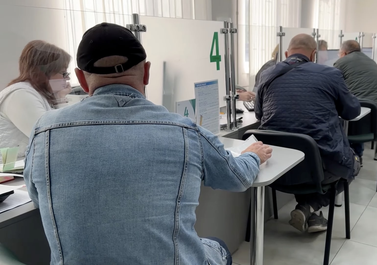 Робота для пенсіонерів у Полтавській області: де готові платити від 28 тисяч гривень