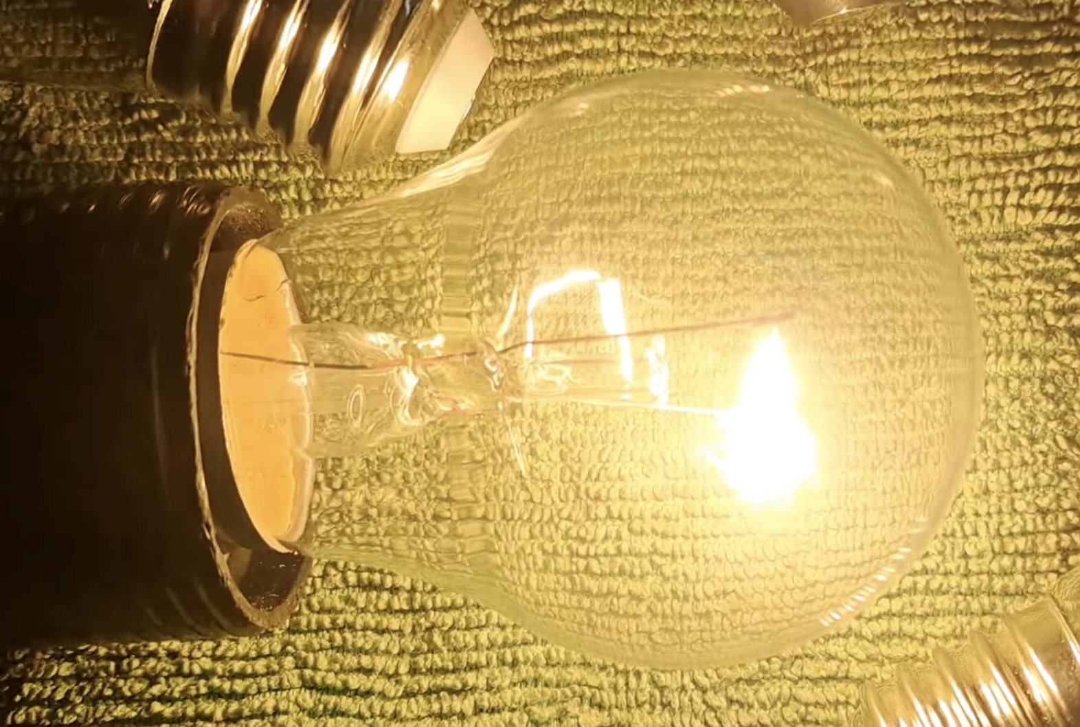 Графік відключення світла у Вінницькій області на 19 листопада: вводять жорсткі багатогодинні обмеження