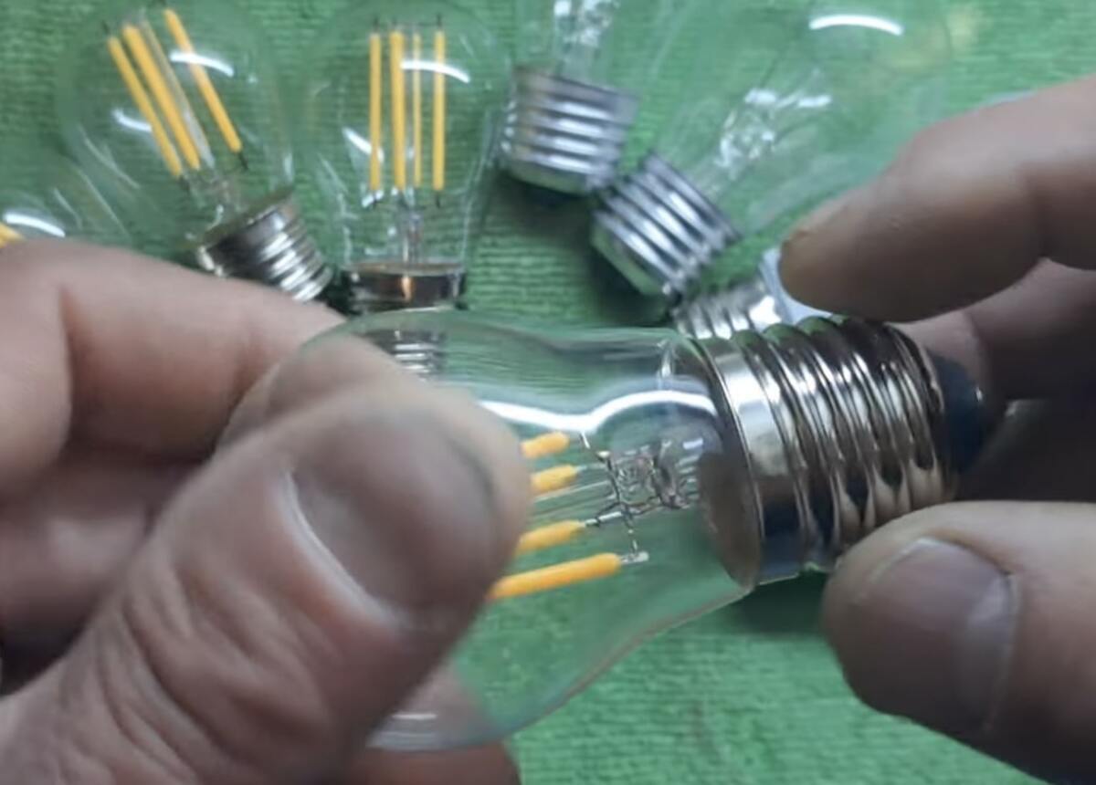 Графік відключення світла в Кіровоградській області на 19 листопада: хто буде без електрики весь день