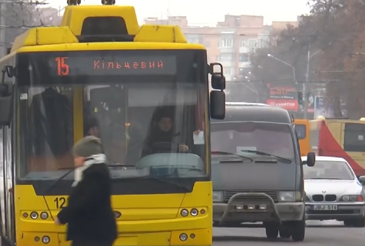 Новий графік руху транспорту у Кривому Розі: на тиждень обмежено проїзд та змінено пересування тролейбусів