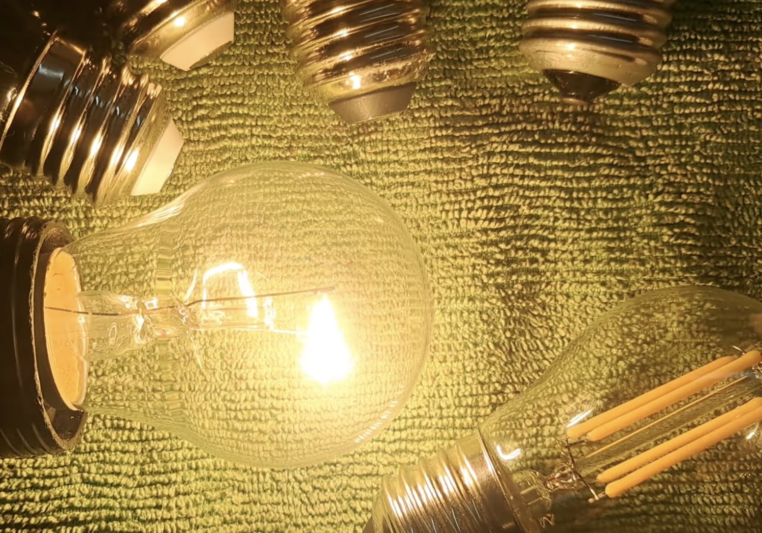 Графік відключення світла в Полтавській області на 20 листопада: понад 8 годин без електрики чекає на українців