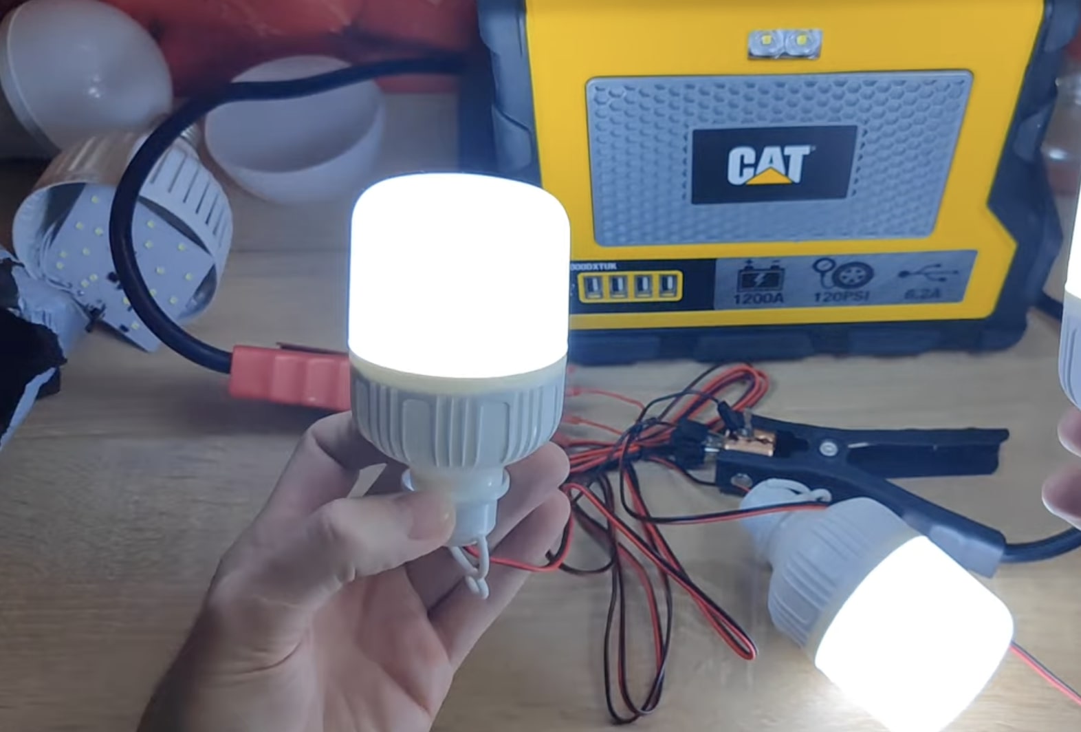 Графік відключення світла в Київській області на 22 листопада: для кого саме введуть жорсткі обмеження та скільки вони триватимуть