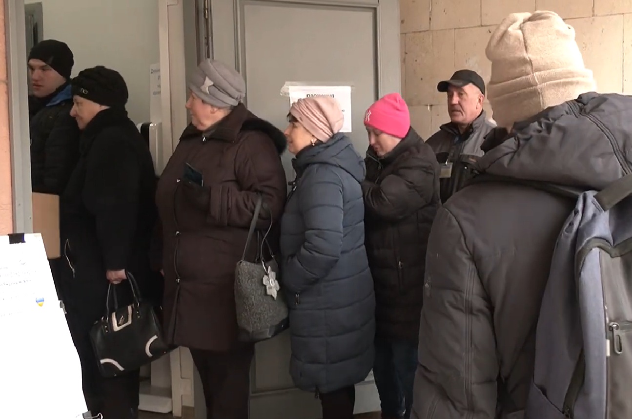 Безкоштовні продукти для ВПО та пенсіонерів у Дніпропетровській області: куди можна прийти по допомогу