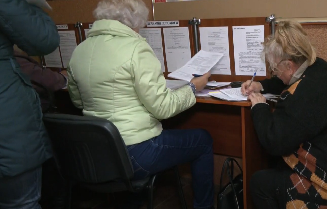 Грошова допомога для пенсіонерів у Черкаській області: кому терміново потрібно написати заяву в Пенсійний фонд