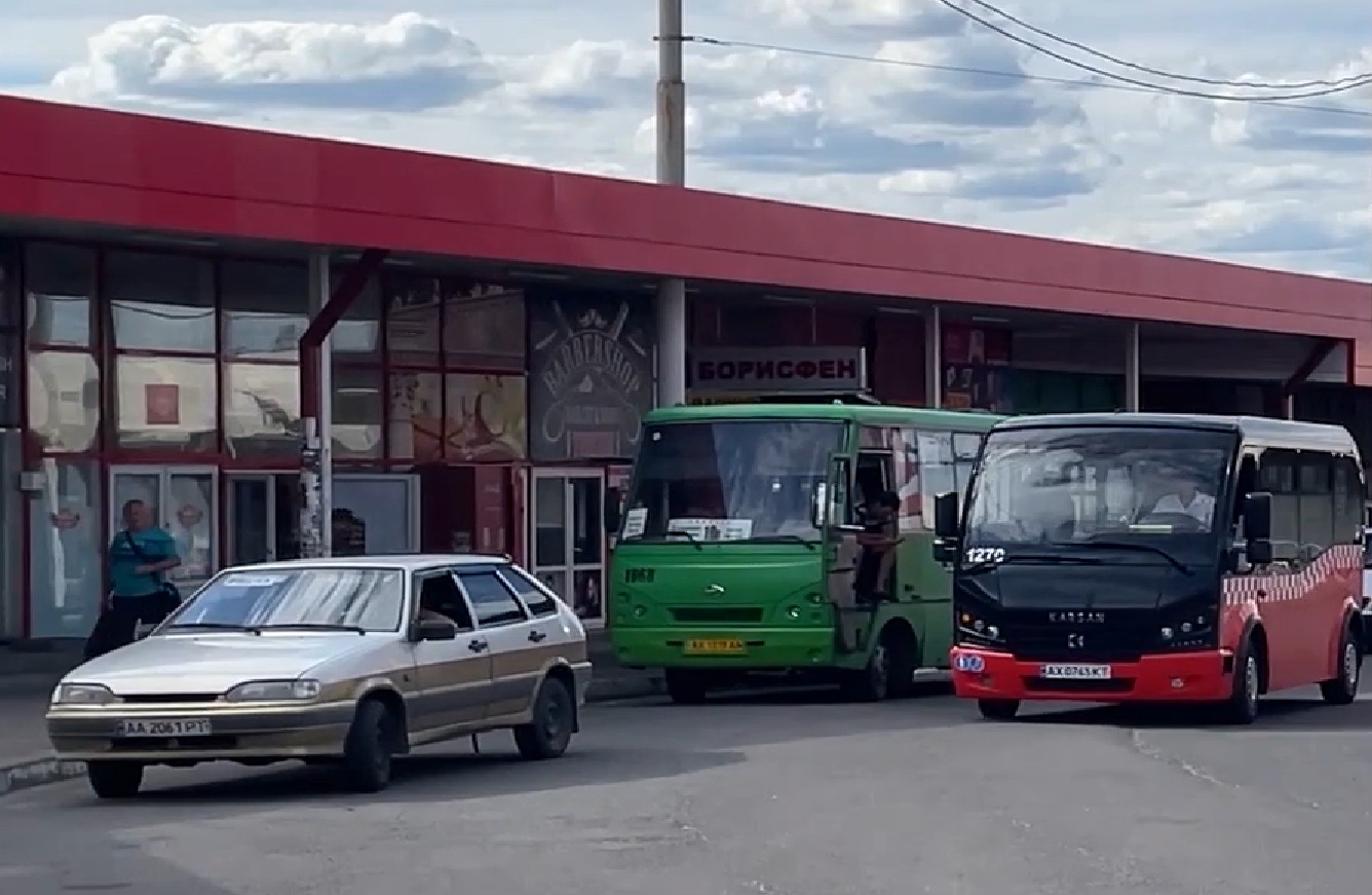 Новий графік руху транспорту в Харкові: автобуси та трамваї змінили маршрути, про що варто знати