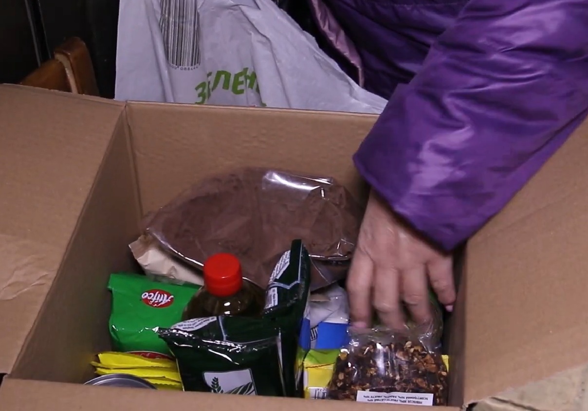 Безкоштовні продукти для ВПО та пенсіонерів у Харкові: українцям роздають гуманітарні набори, як їх можна отримати