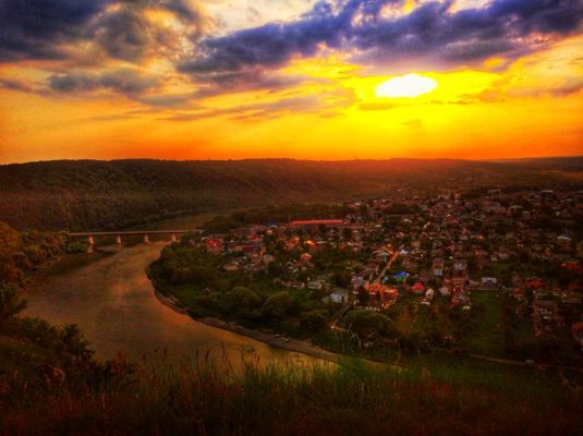 Na Ternopilshini Zafiksuvali Nejmovirnij Zahid Soncya Foto